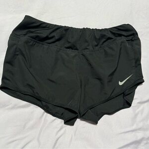 black nike workout shorts (M)